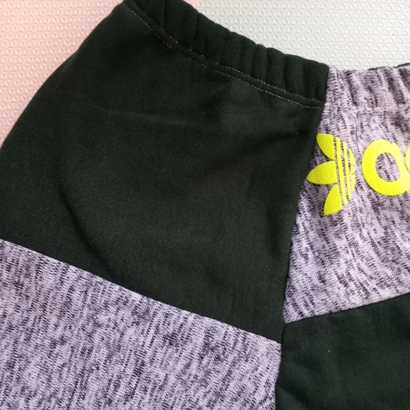 - Adidas Reconstructed Green and Grey Colorblock Short S - Picture 4 of 8